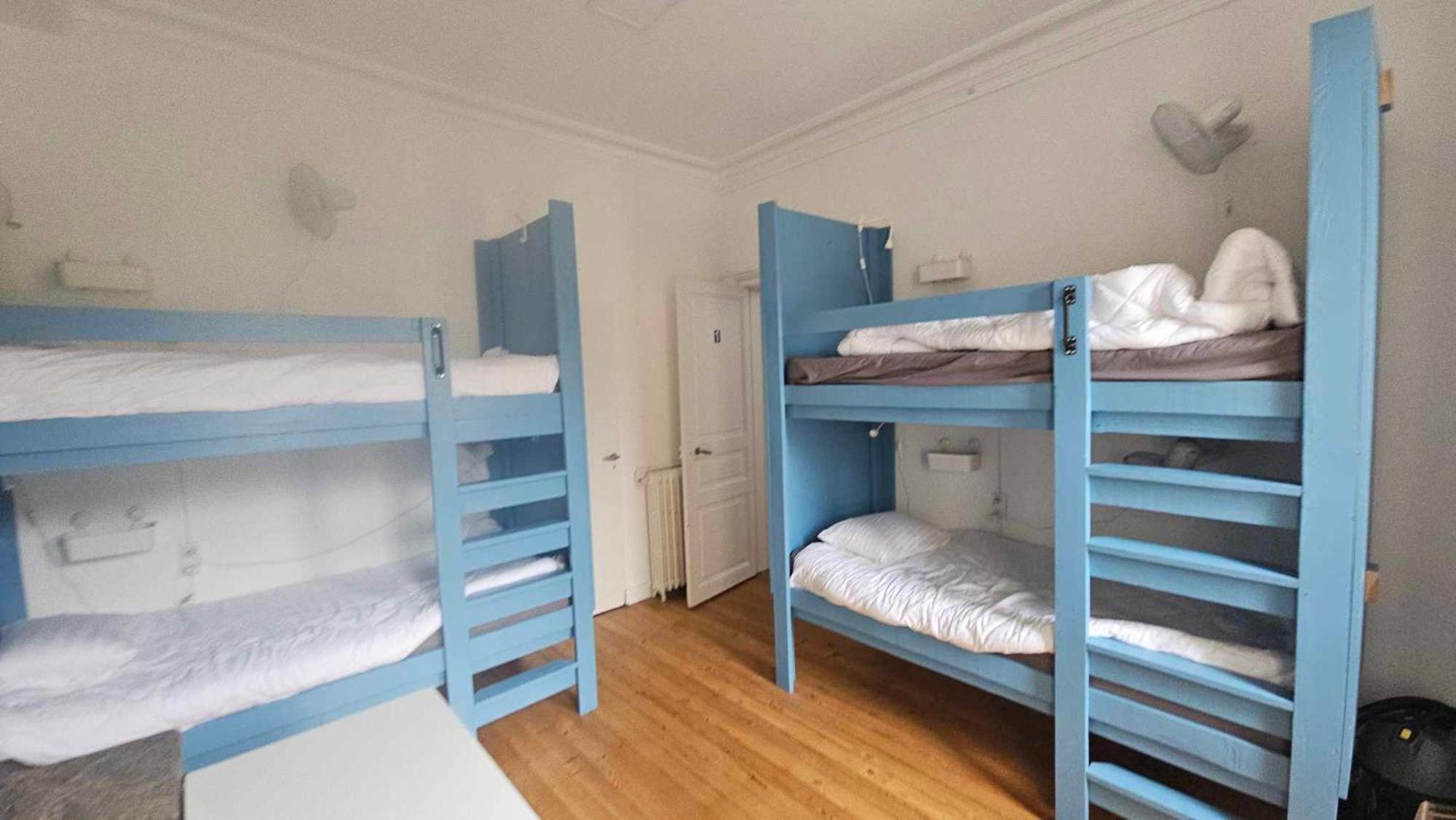 Bed In 6-Bed Mixed Dormitory Le Jardin Cafe Bordeaux Eksteriør bilde