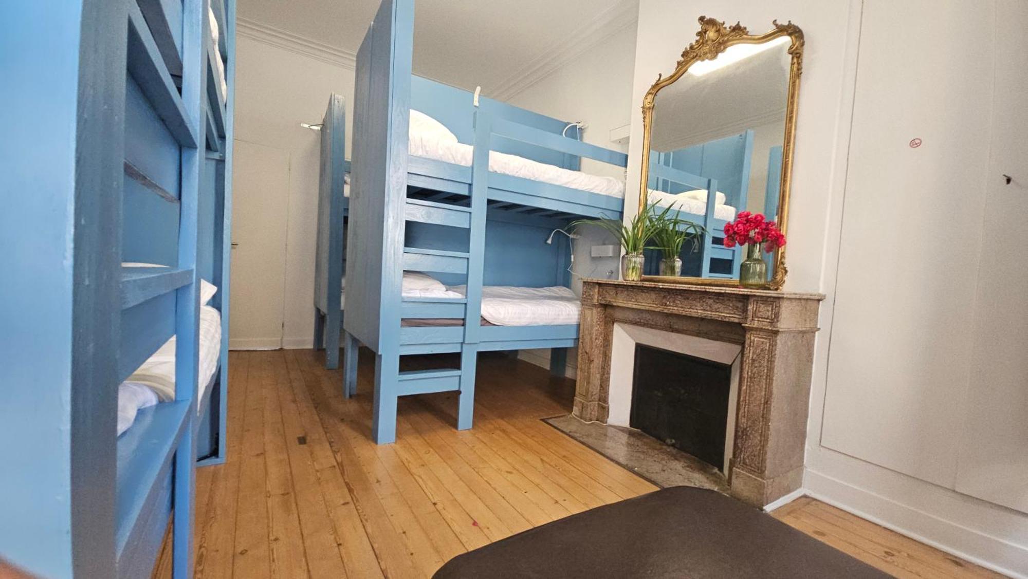 Bed In 6-Bed Mixed Dormitory Le Jardin Cafe Bordeaux Eksteriør bilde