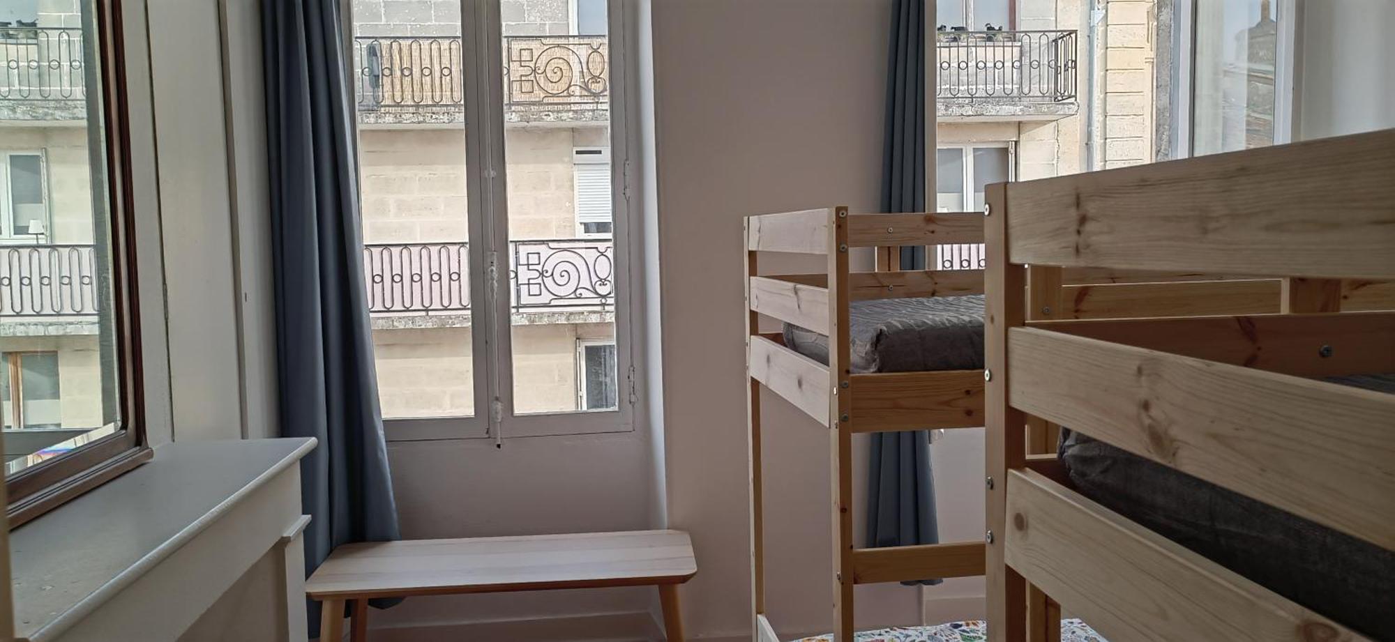Bed In 6-Bed Mixed Dormitory Le Jardin Cafe Bordeaux Eksteriør bilde