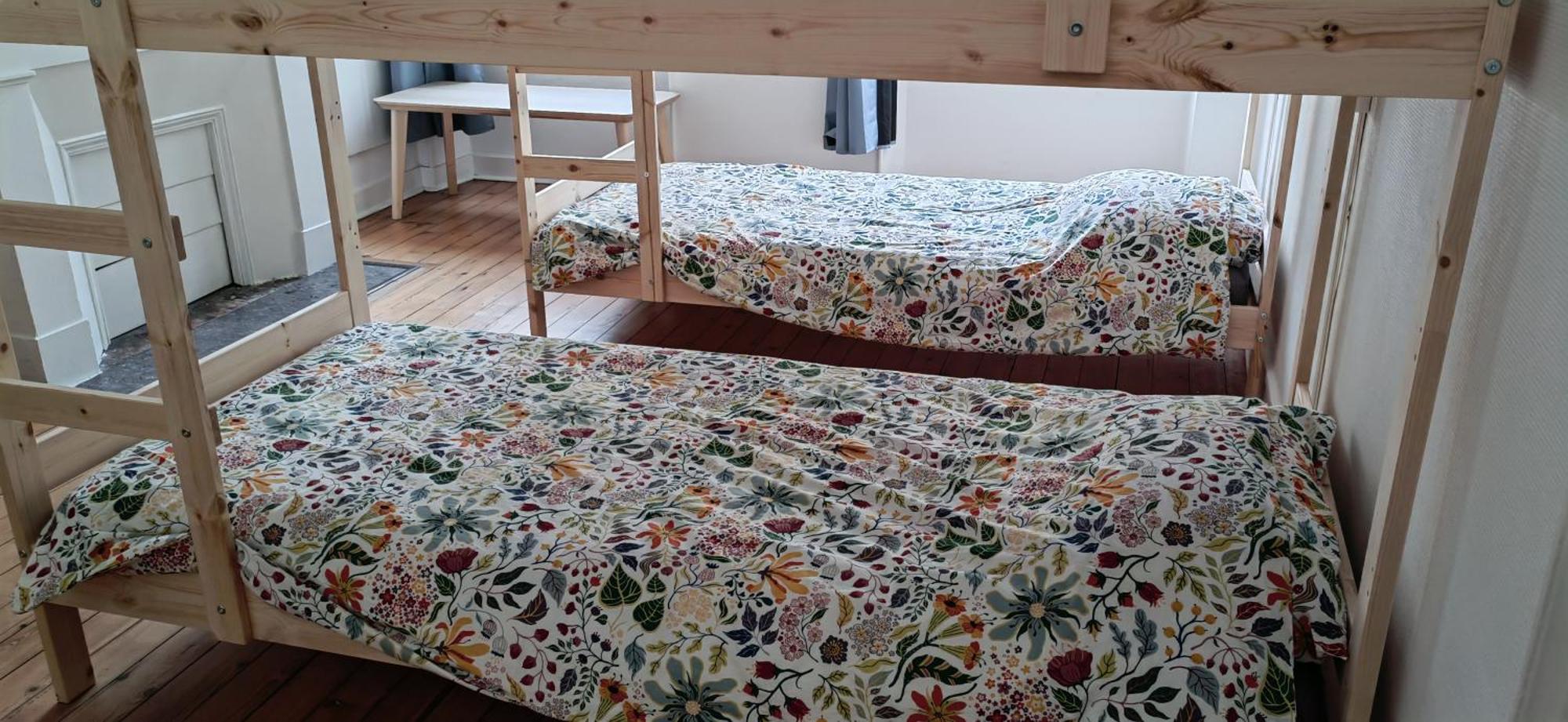 Bed In 6-Bed Mixed Dormitory Le Jardin Cafe Bordeaux Eksteriør bilde